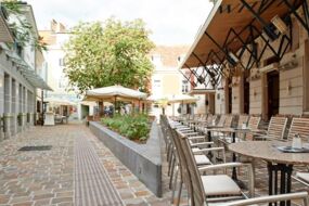 Wopfinger Sichtbeton am Allerheiligenplatz in Wiener Neustadt