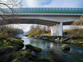 Erlaufbrücke der Umfahrungsstraße Wieselburg mit Sichtbeton von Wopfinger