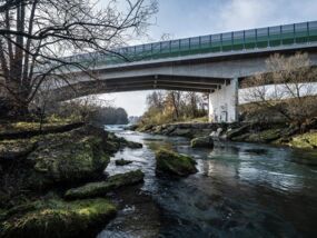 Erlaufbrücke der Umfahrungsstraße Wieselburg mit Sichtbeton von Wopfinger